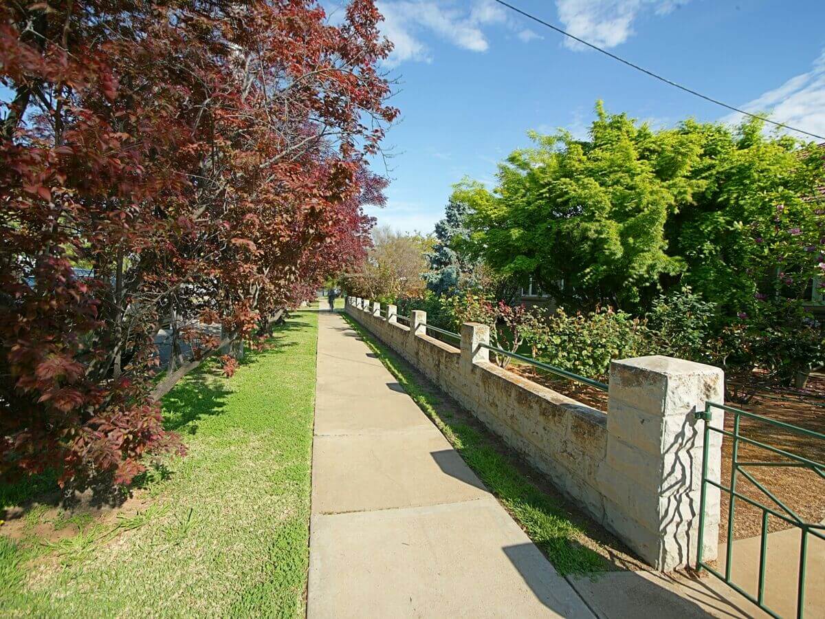 Footpath - Bidgee Motor Inn Hay NSW