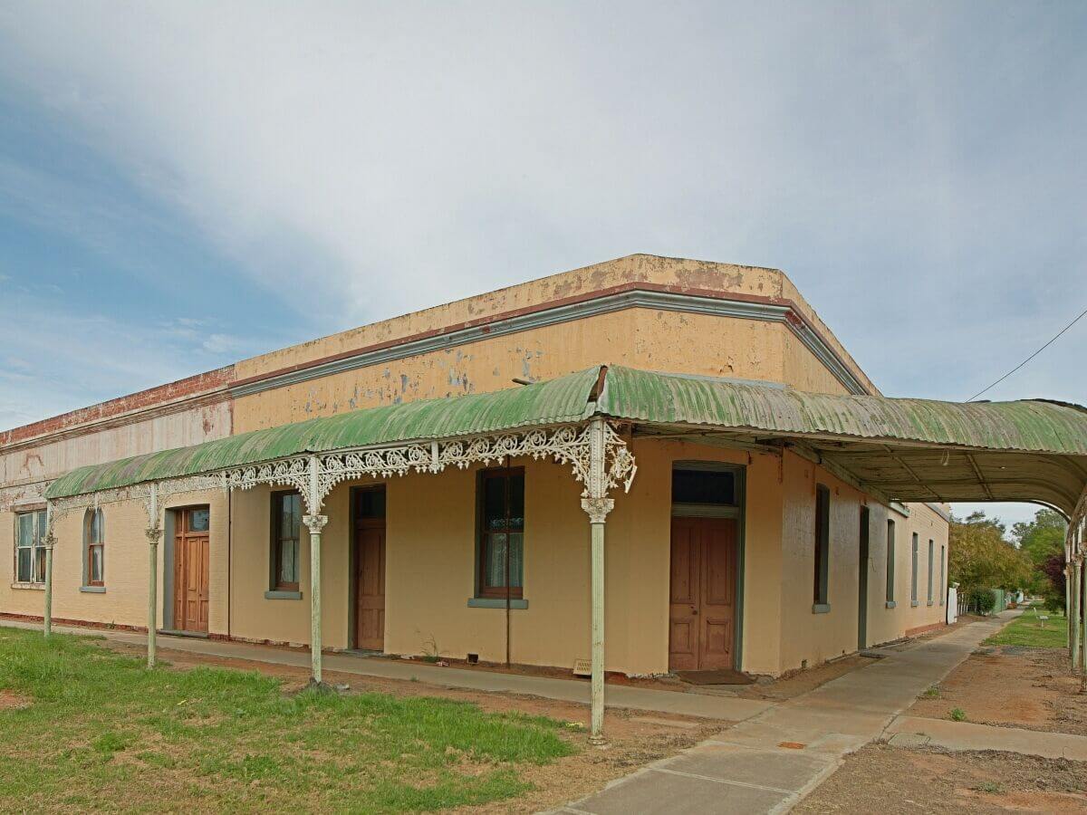 Former Terminus Hotel - Bidgee Motor Inn Hay NSW