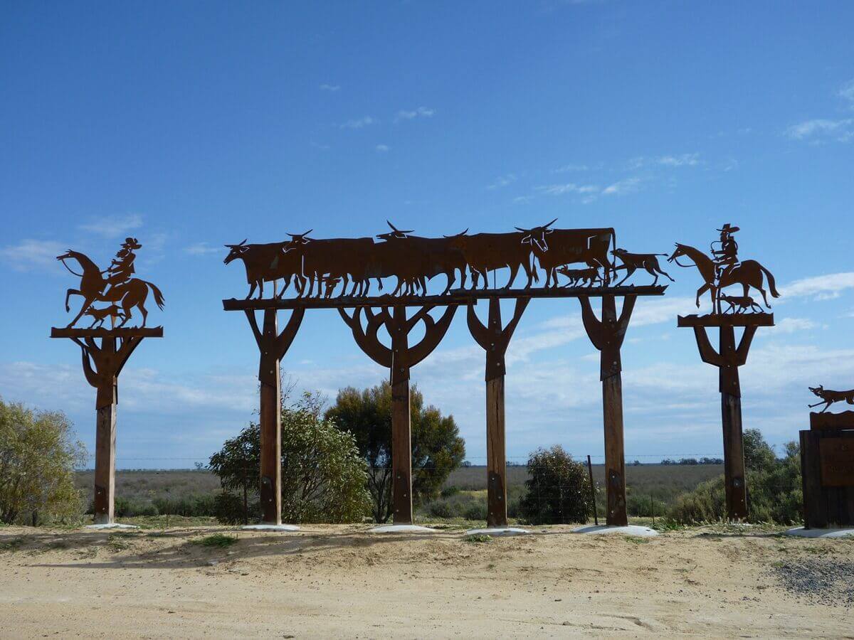 Long Paddock - Bidgee Motor Inn Hay NSW