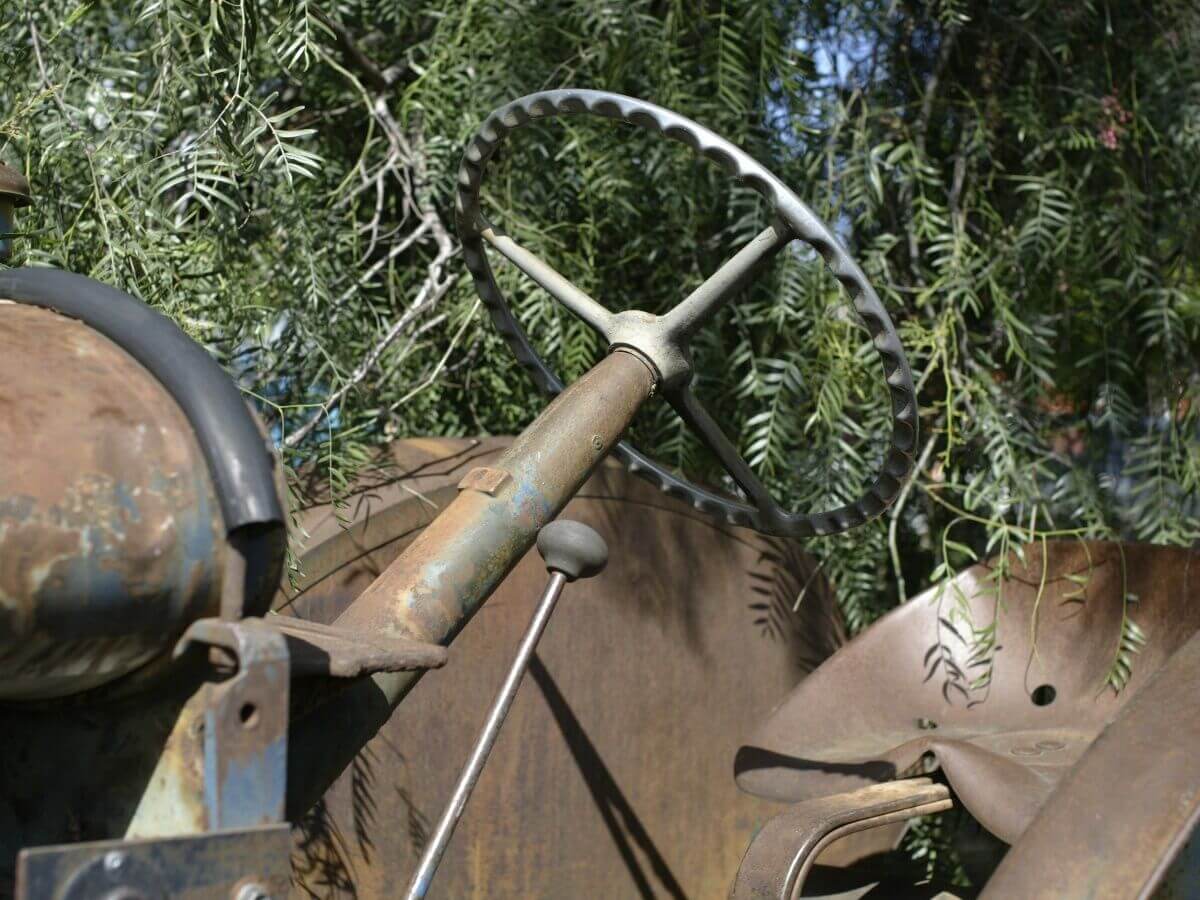 Old Tractor - Bidgee Motor Inn Hay NSW