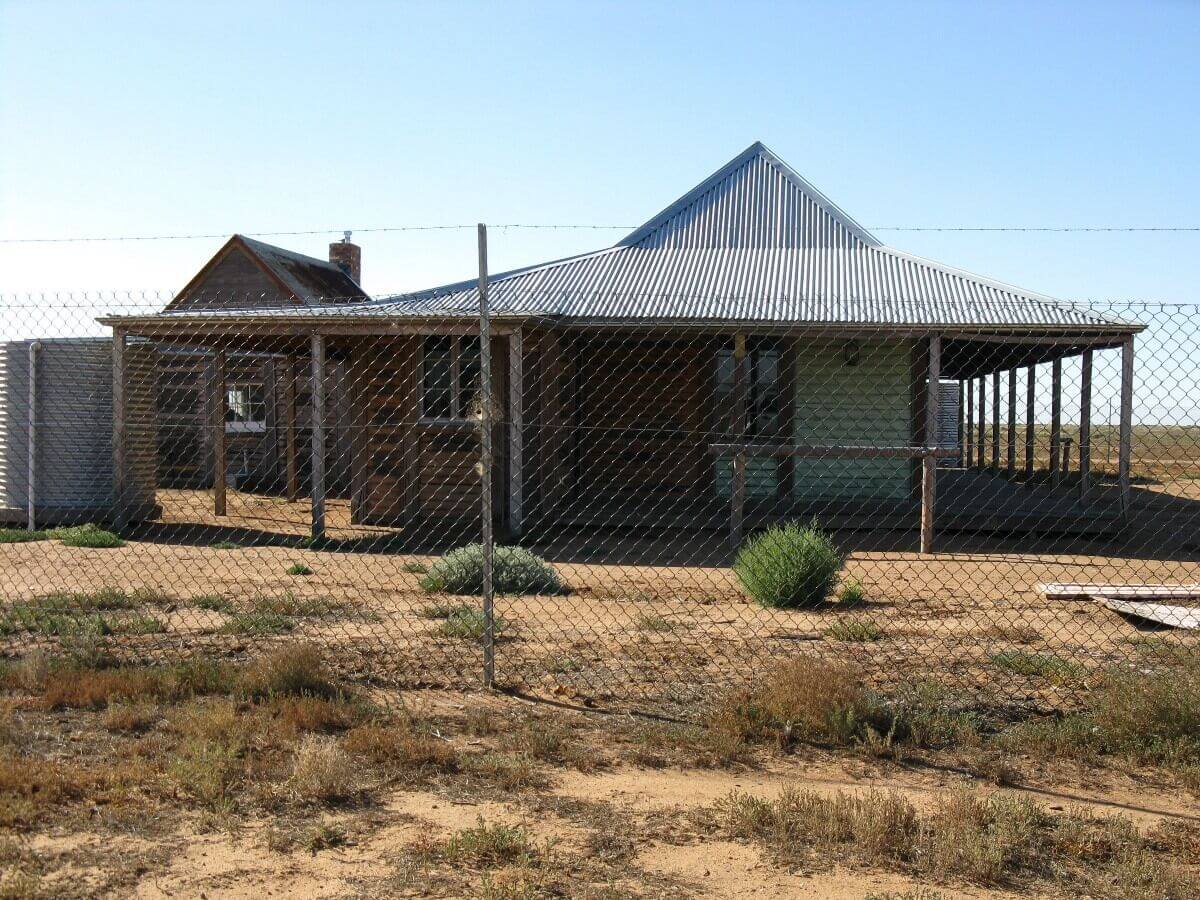 One Tree - Bidgee Motor Inn Hay NSW