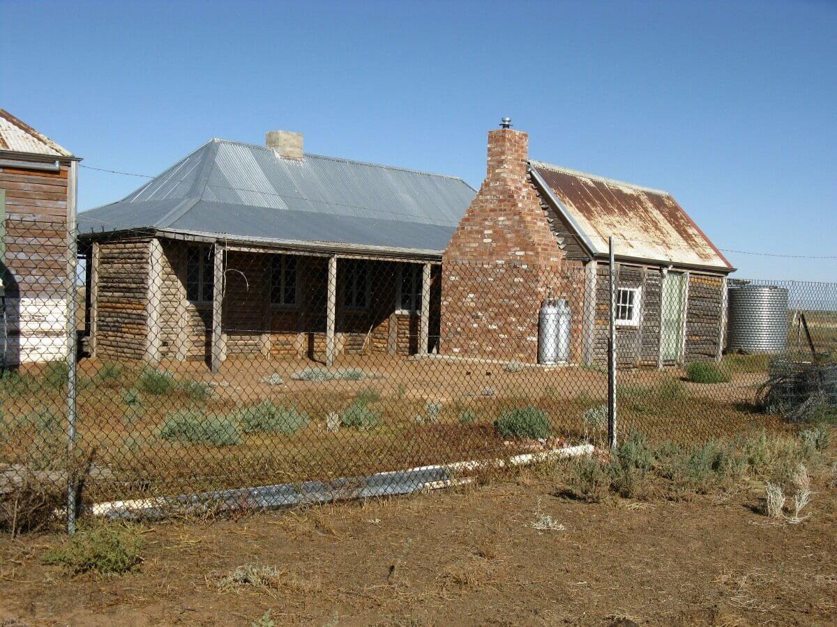 One Tree - Bidgee Motor Inn Hay NSW