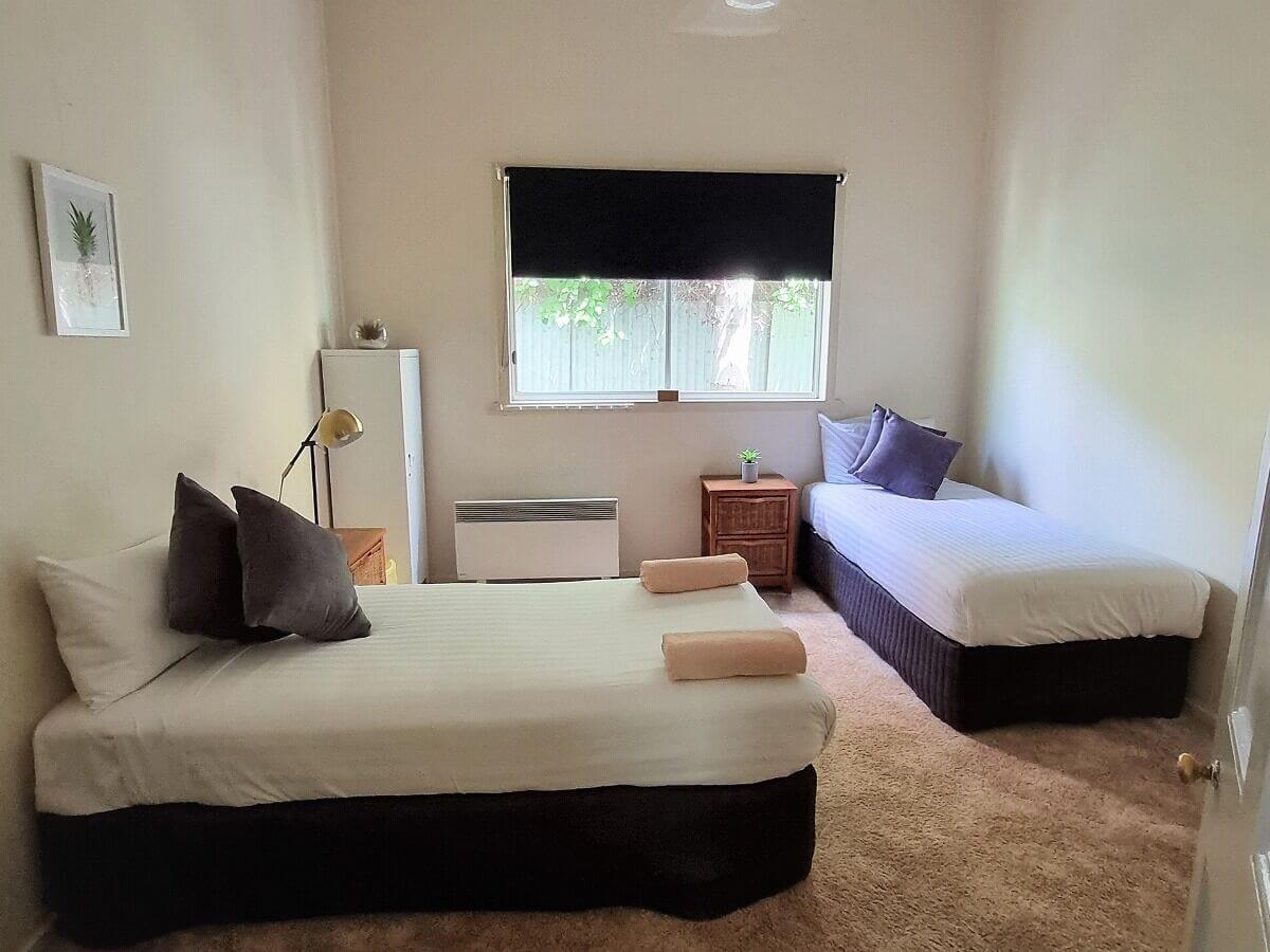 Sams Cottage Bedroom - Bidgee Motor Inn Hay NSW