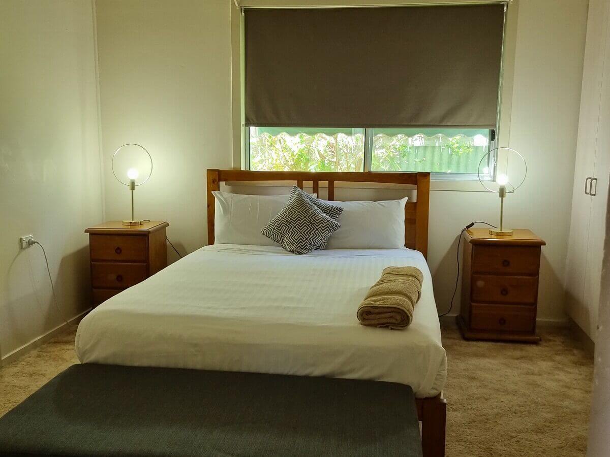 Sams Cottage Queen Room - Bidgee Motor Inn Hay NSW