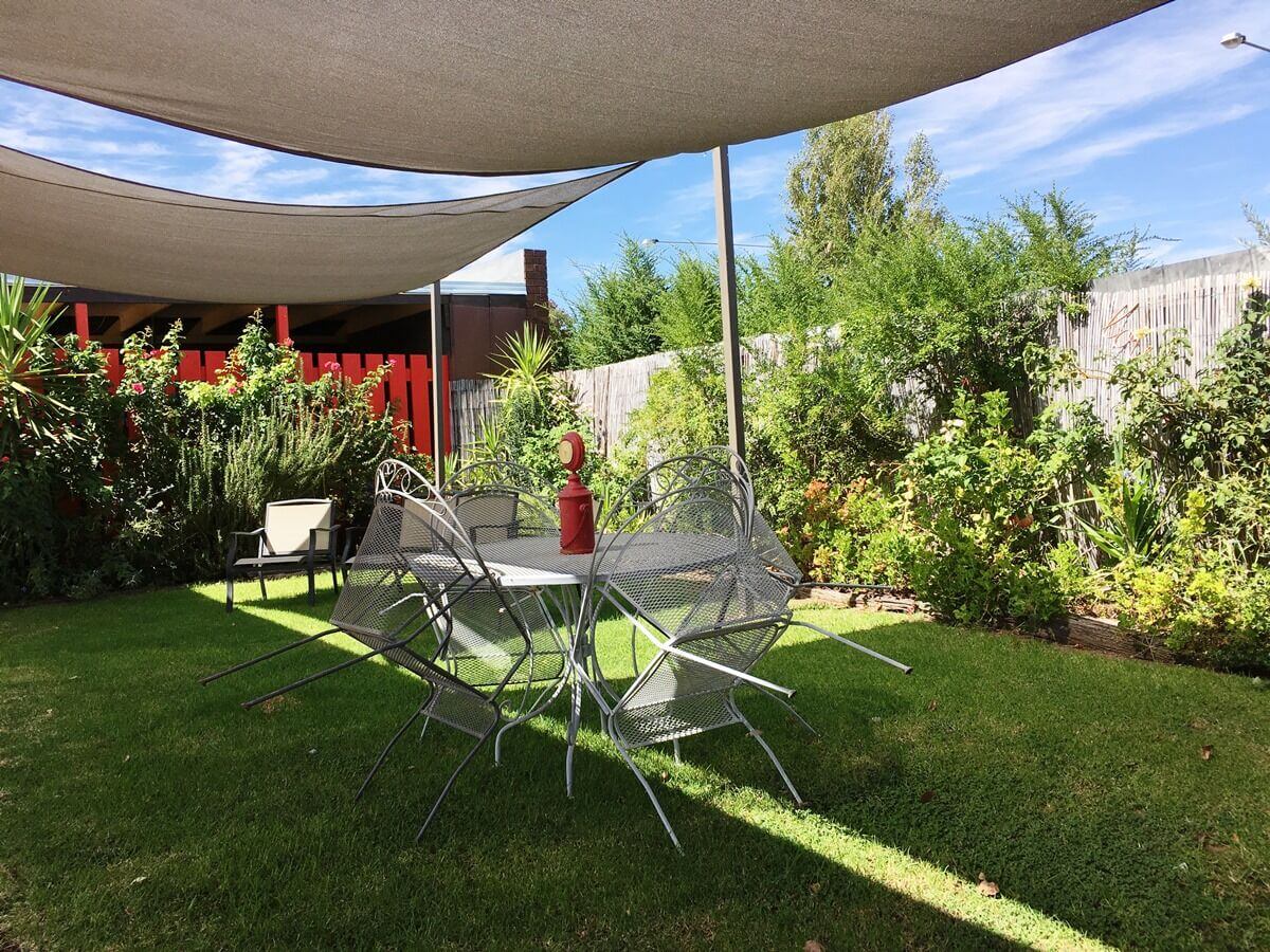 Shaded Outdoor Area - Bidgee Motor Inn Hay NSW