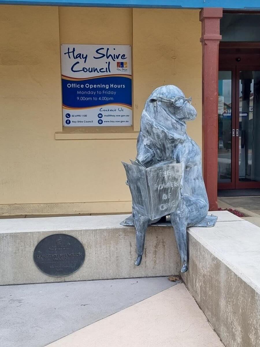 Sheep Sculpture - Bidgee Motor Inn Hay NSW