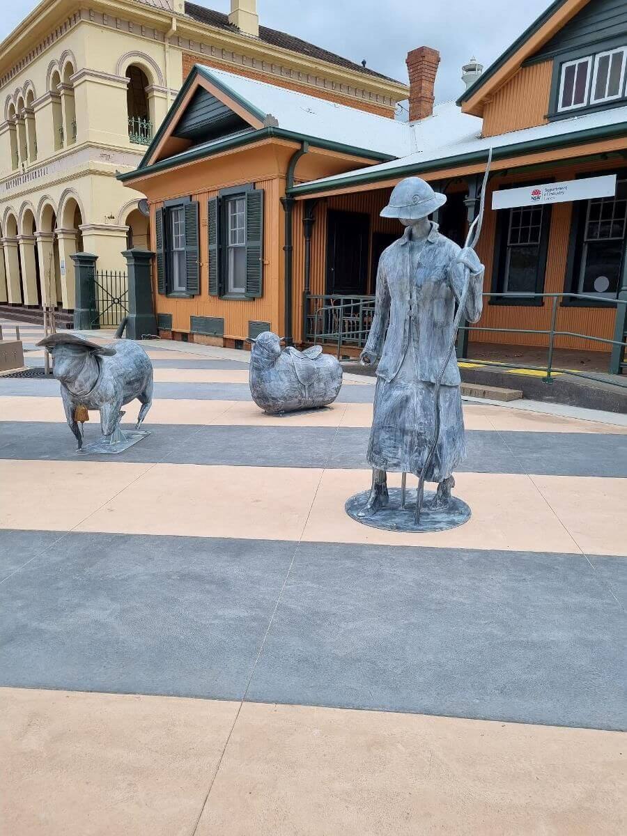 Sheep Sculptures - Bidgee Motor Inn Hay NSW