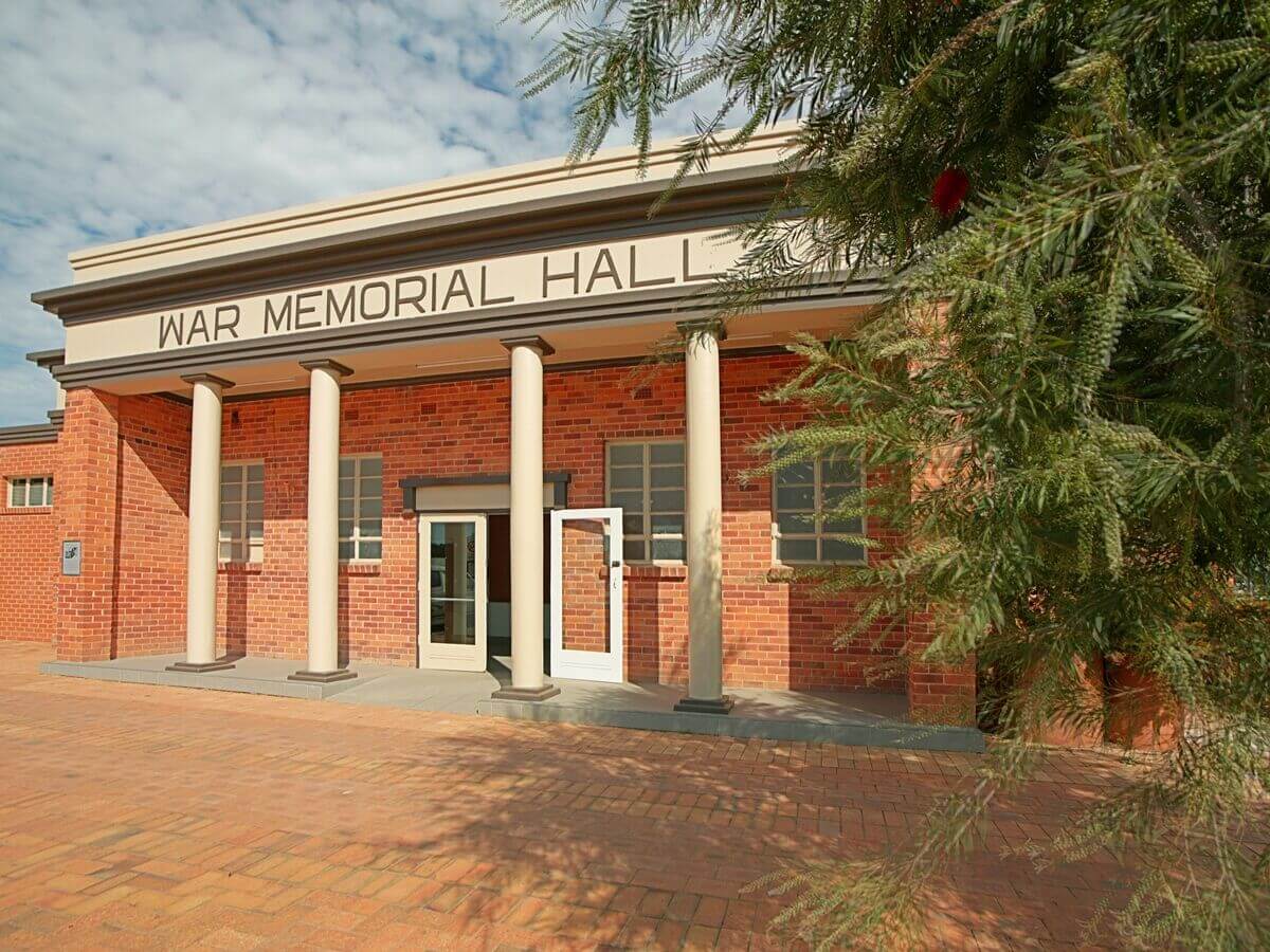War Memorial Hall - Bidgee Motor Inn Hay NSW