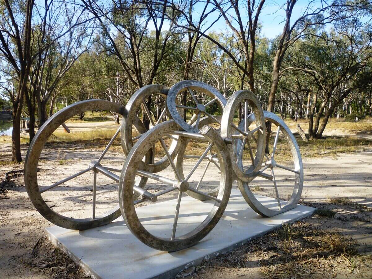 Wheel Sculptures - Bidgee Motor Inn Hay NSW